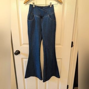 Brand new in package Halara Stretch Flare jeans size XS PETITE lake blue denim.